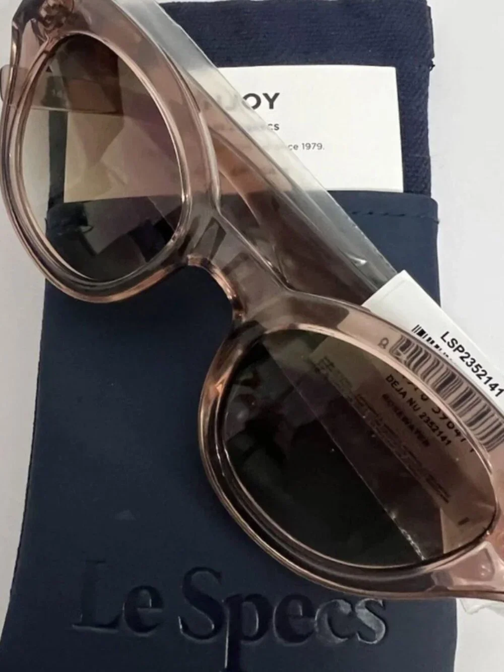 Le Specs deja nu